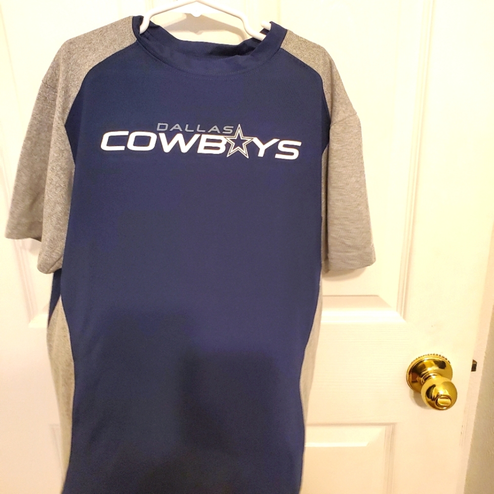 Boys medium Dallas Cowboys dry fit shirt